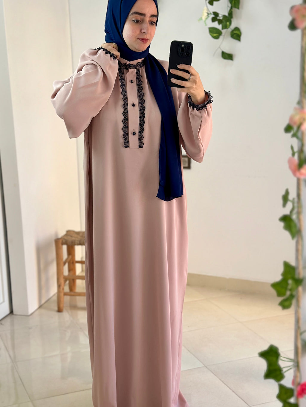 عبائة وردة